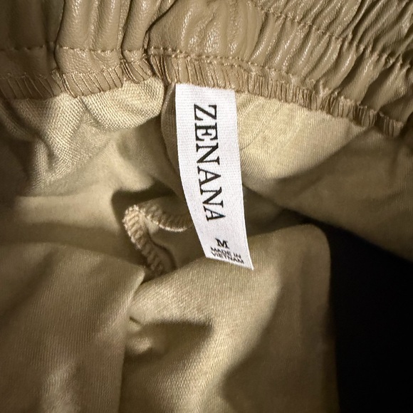 Zenana outfitters olive  Green Women's Shorts medium nwot - Picture 7 of 8